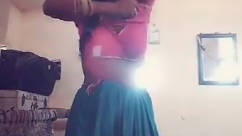Desi-Kylän Kotiäiti Harjoittaa Kuumaa Rajasthani-Seksiä