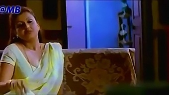 Desi Aunty With Big Natural Tits Gets Sexy