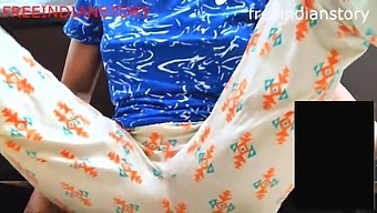 Desi Aunty Gives A Blowjob In Video Call