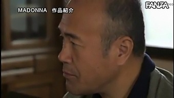 日本人の義理の娘と義父が禁断の不倫をする