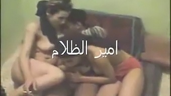 Fetele Arabe Devin Obraznice Într-Un Videoclip Fierbinte