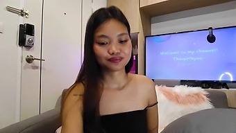 Abby2634'S Webcam Show: A Tantalizing Preview Of Her Wet Pussy