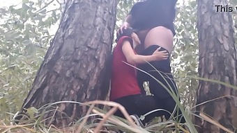 Fetele Lesbiene Fac Sex În Ploaie Pentru Căldură