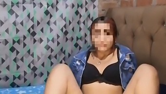 L'Insegnante Mi Ha Fatto Una Proposta Di Passare Facendomi Scopare