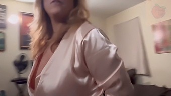 La Ragazza Di Papà Ottiene Quello Che Vuole: Un’esperienza Da Matrigna Personalizzata.